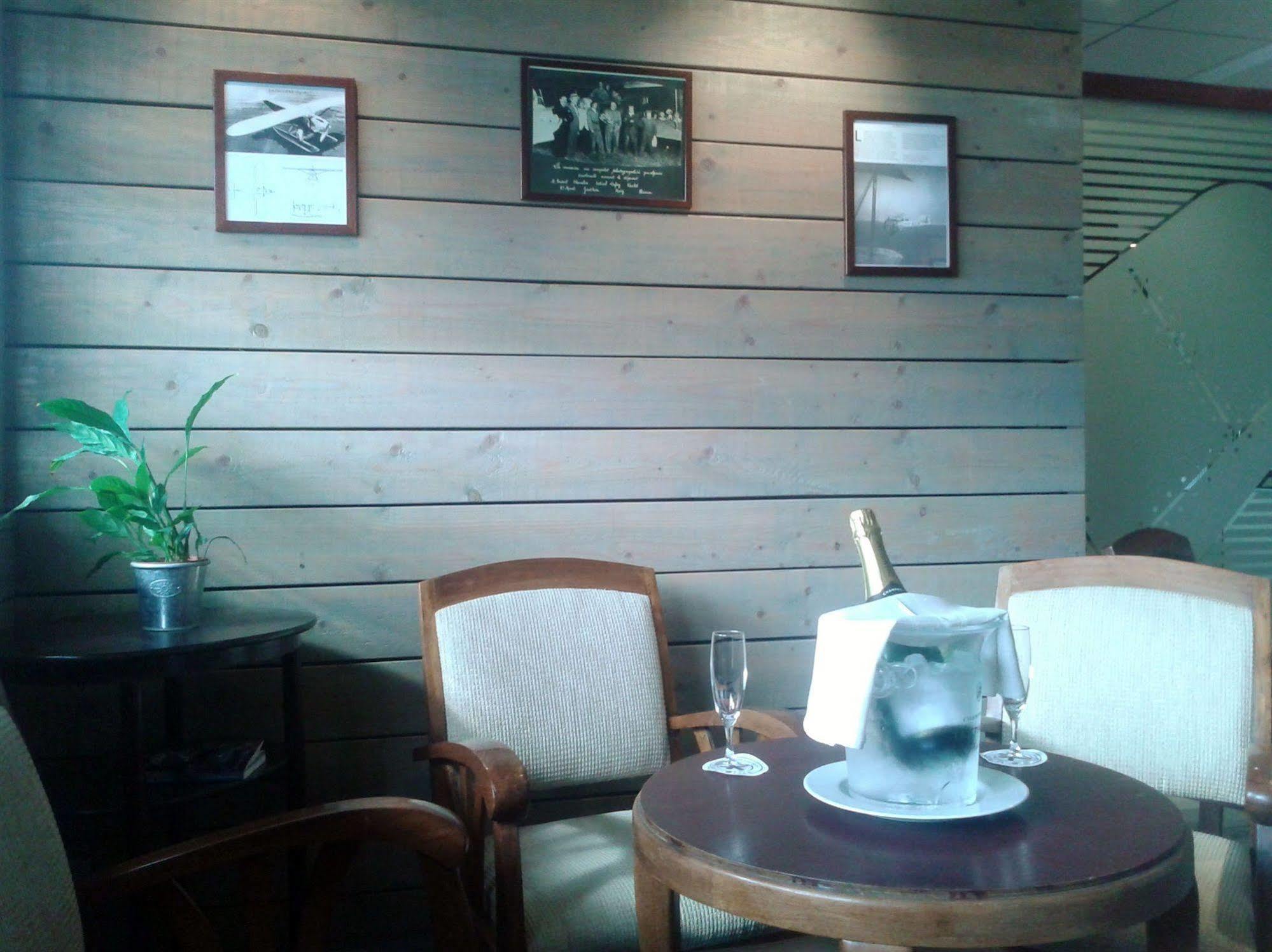 Logis Cris Hotel Et Restaurant, Lyon Sud-Est Corbas Esterno foto
